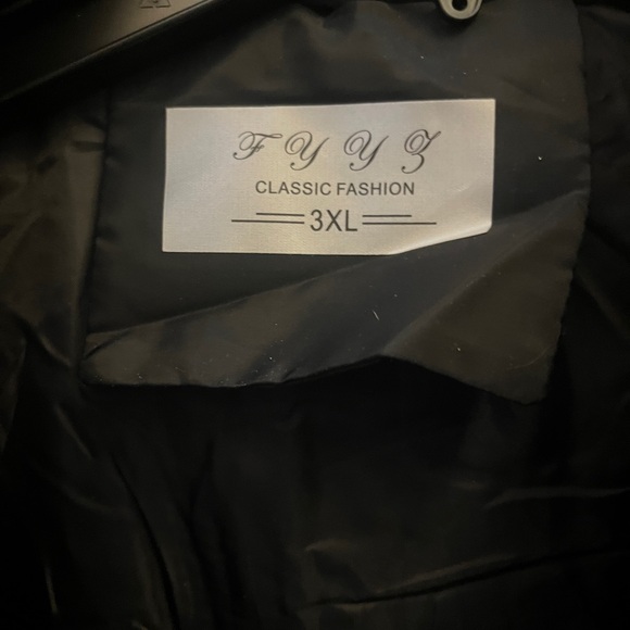 NWT Long black black puffer coat. - Picture 4 of 4